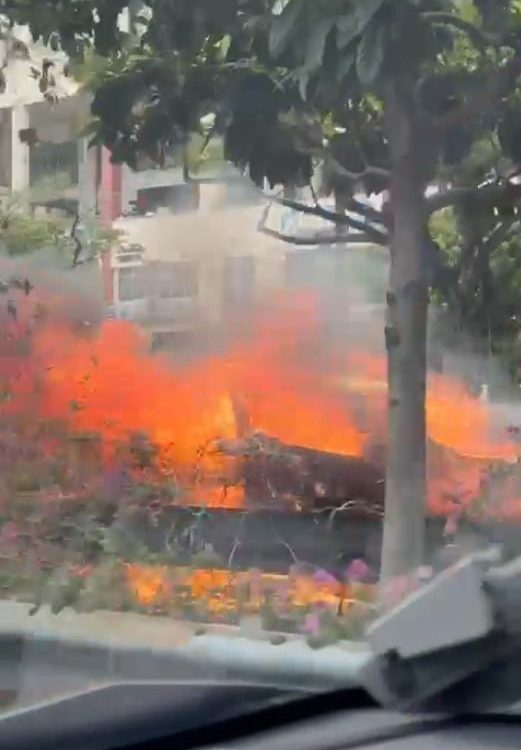 Car engine catches fire on PIE near Paya Lebar, causes jam till Kallang