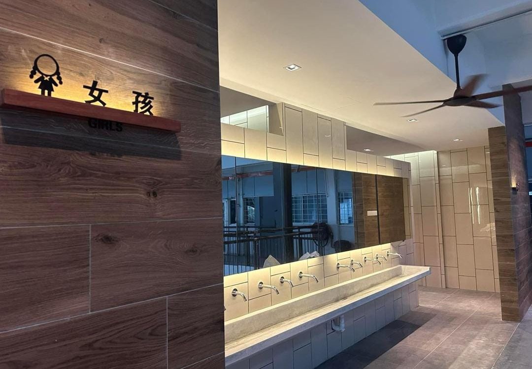 KL school’s toilets look like 5-star hotel’s with polished tiles & auto-flushing sensors