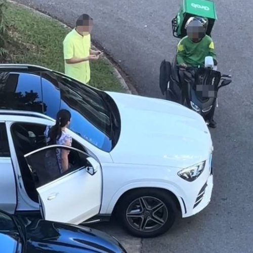 Woman screams & honks at S'pore GrabFood rider after allegedly knocking into his bike