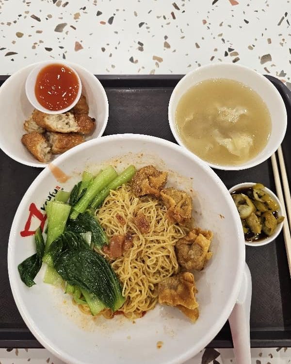 Customer not told in advance that KKH wanton mee stall had no char siew, offered voucher