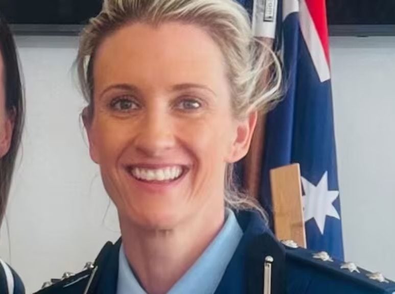 Female police officer who took down Sydney mall stabber alone praised for heroism