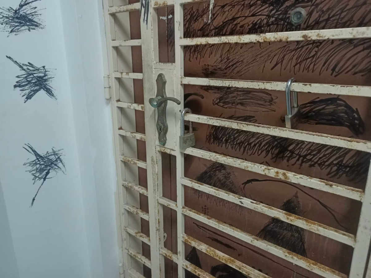 Yishun resident under investigation for drawing graffiti on neighbours’ doors, insulting them & making loud noises