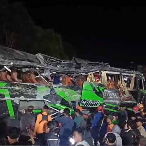 11 killed in Indonesia bus crash, including students on a school trip