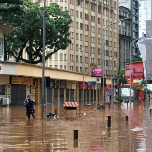 Decenas de muertos, desaparecidos y otras afectaciones han dejado las inundaciones registradas en el sur de Brasil (FOTOS)