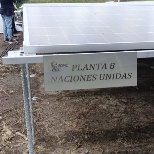 Veintiséis locales de KFC operan con energía solar: Así funciona su planta fotovoltaica de dos fases en Quito