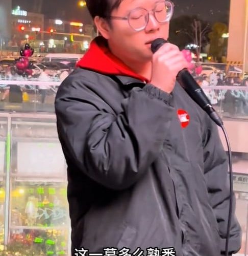 ‘All the feels, none of the hair’: Balding busker in China sings Jay Chou songs expertly